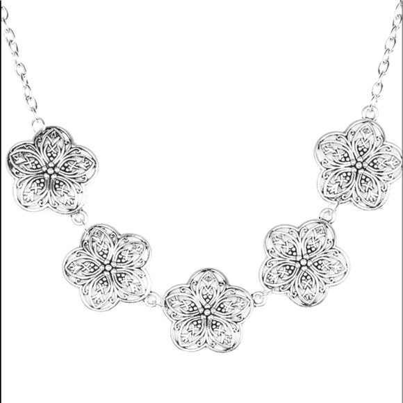 Garden Groove Necklace-Silver - Picture 4 of 5